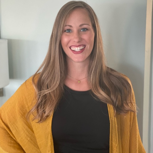 Meet your Posher, Kaitlin - Picture 5 of 6